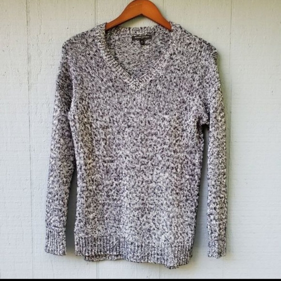 Banana Republic Marled Knit V Neck Sweater - Picture 2 of 3